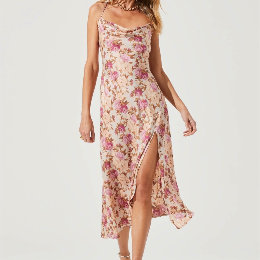 ASTR The Label Gaia Floral Midi Dress
